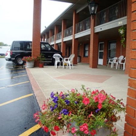 Travel Inn & Suites Frankfort Exterior foto
