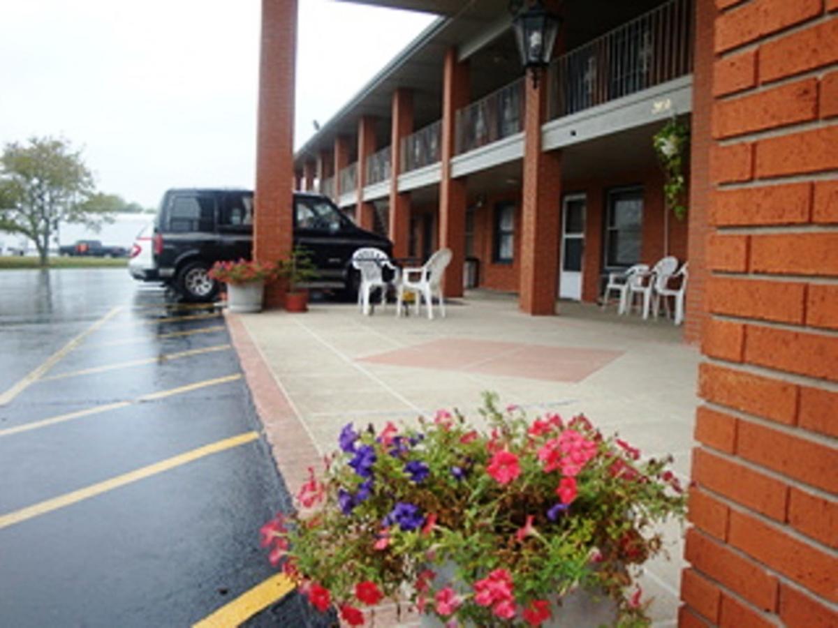 Travel Inn & Suites Frankfort Exterior foto